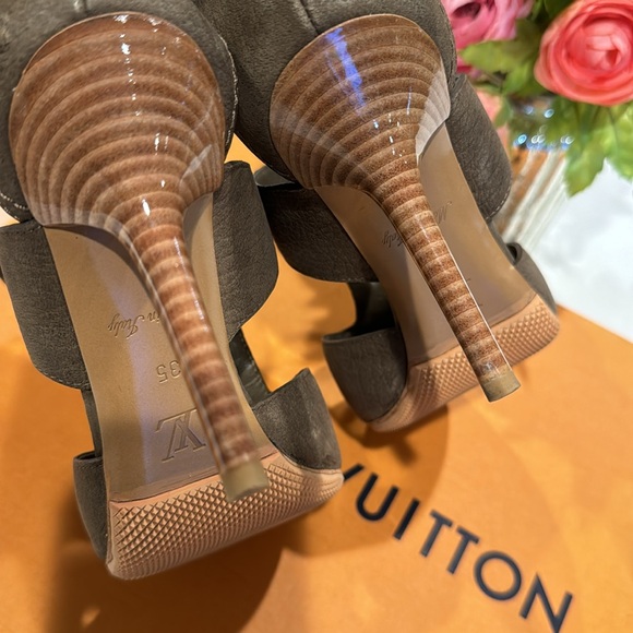 New & Authentic Louis Vuitton Leather Gladiator sandals - Picture 8 of 14